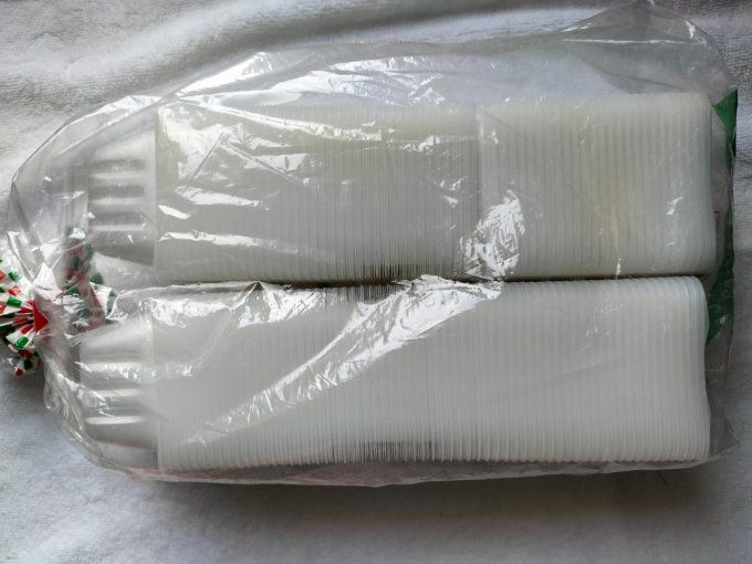Lot 500 barquettes en plastique 125cc