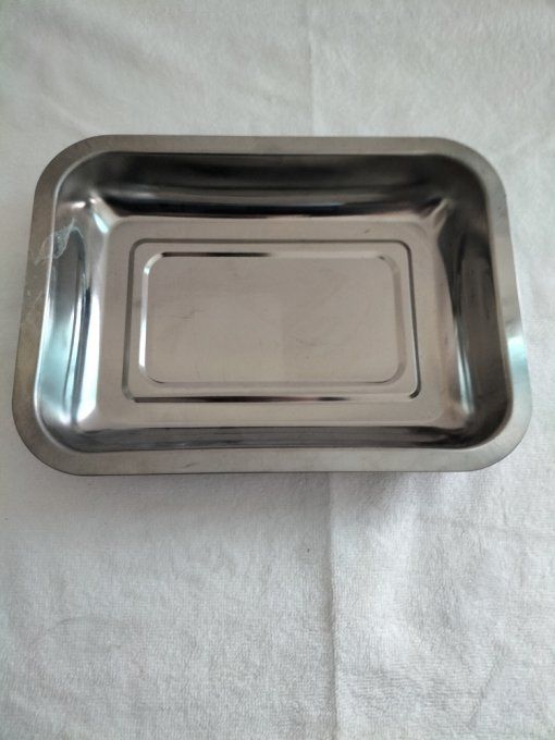 Plat en métal 19 cm x 26 cm  x 5 cm