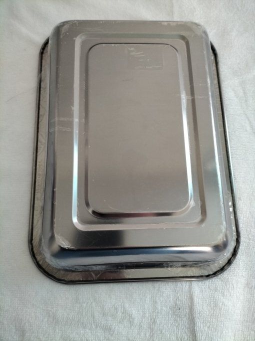 Plat en métal 19 cm x 26 cm  x 5 cm