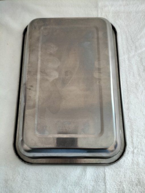 Plat en métal 21,5 cm x 31,5 cm x 5,5 cm
