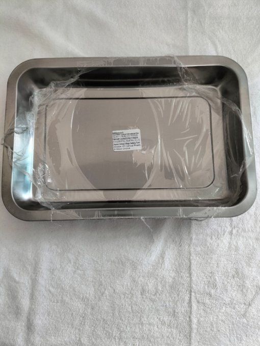 Plat en métal 20,5 cm x 31 cm x 4,5 cm