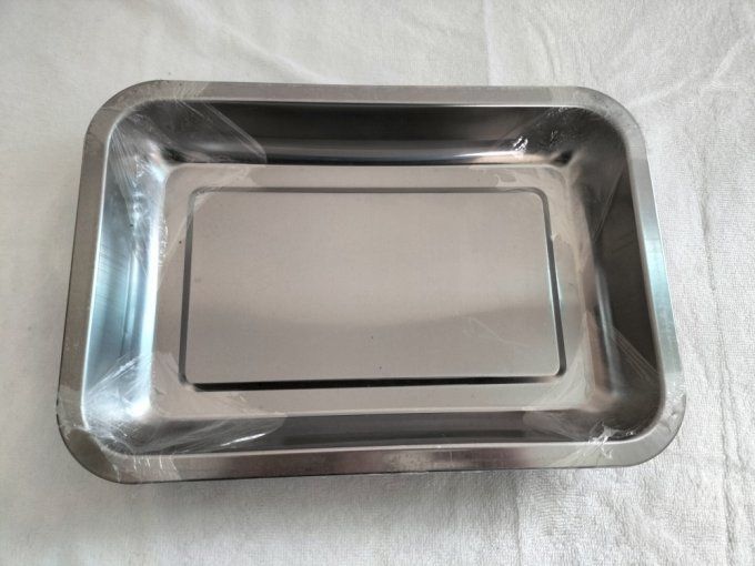 Plat en métal 21,5 cm x 31,5 cm x 5 cm