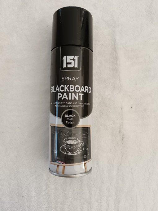 Bombe de peinture tableau noir