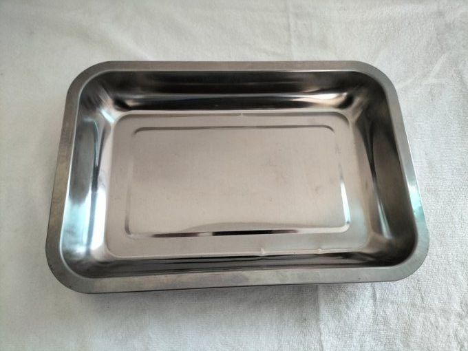 Plat en métal 21,5 cm x 31,5 cm x 5,5 cm