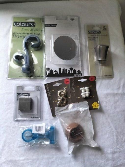 Lot accessoires rideaux, embouts
